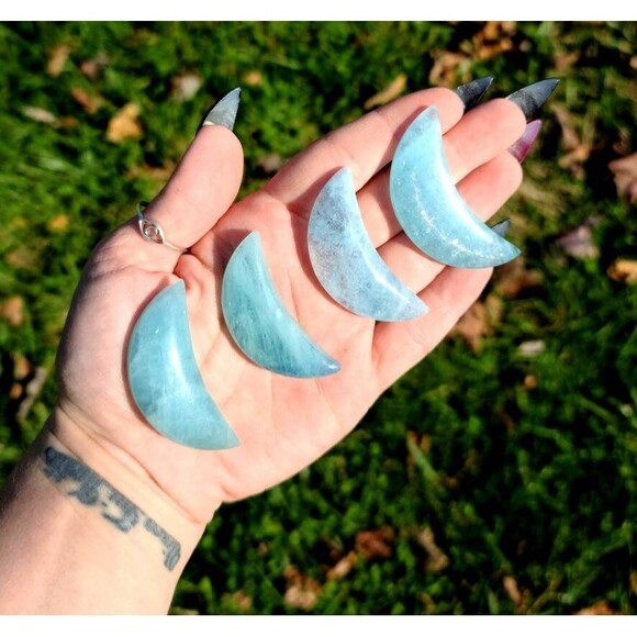ONE Aquamarine Crystal Moon - Calming stone, birthstone, throat chakra, stress - Picture 2 of 2
